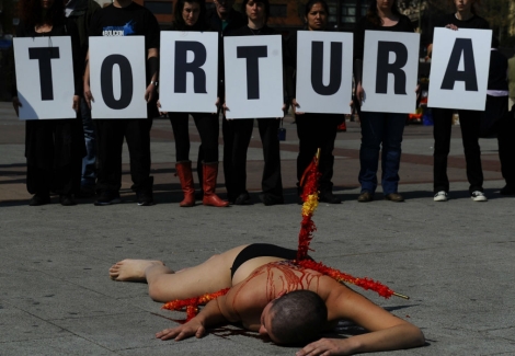 Performance antitaurina frenta a la plaza de Las Ventas. | AFP