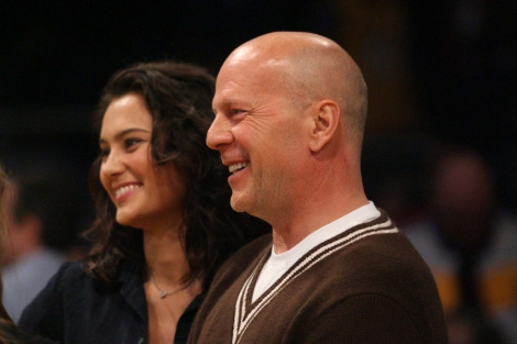 El actor y su mujer en un partido de baloncesto. | Gtres