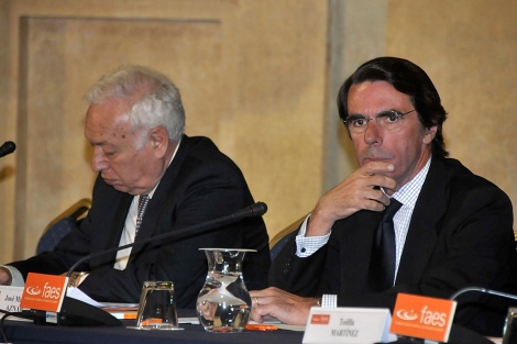 Aznar, junto al ministro de Exteriores, Garca-Margallo, en Cdiz. | Cata Zambrano