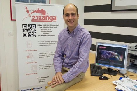 Asier Ruiz, fundador de 2DZanga, en su oficina de Deusto. | Iaki Andrs