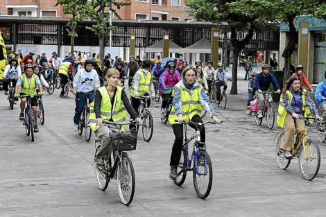 Carrera de bicicletas durante una semana de la movilidad en Vitoria. | Nuria Gonzlez