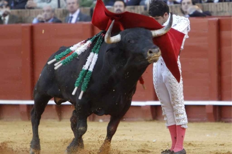 Joselito Adame cort una oreja del ltimo toro. | Efe