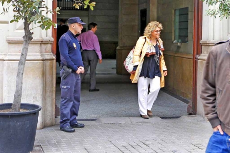 Marina Geli, el pasado jueves, sale de la Jefatura de Polica. | Jordi Soteras