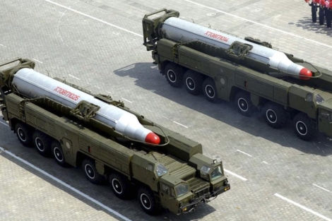 Cohetes durante el desfile militar en la capital de corea del norte. | Reuters