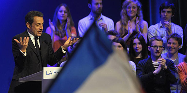 Nicolas Sarkozy pronuncia un discurso en el suburbio parisino de Longjumeau. | Reuters