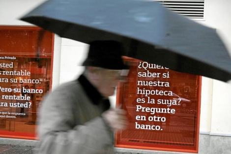 El 'chaparrn' de malas noticias sobre el mercado hipotecario no cesa. | Antonio Heredia