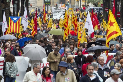 Imagen de la manifestacin del 25 d'Abril en el centro de Valencia. | Benito Pajares