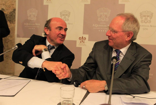 Luis de Guindos con el ministro alemn de Finanzas, Wolfgang Schuble. | Ramn Escuredo