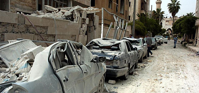 Imagen de la agencia oficial de coches destrozados en Idlib.| Afp