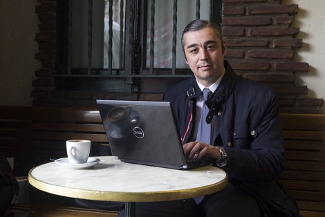 Jos Luis Moriano, director de Isoco, utilizando su buscador inteligente. | I. Andrs