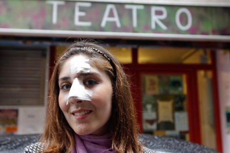 Laura Candela, frente al teatro donde interpretaba una obra en Madrid. | Ayma