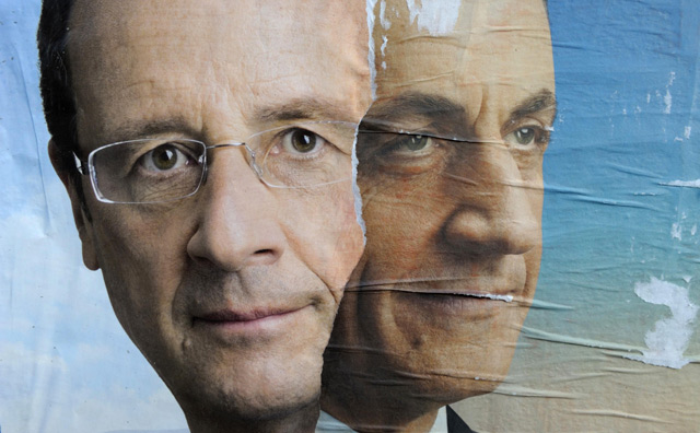Hollande y Sarkozy, en sendos psters electorales.| Reuters/Philippe Wojazer
