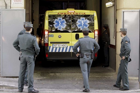 La ambulancia que ha trasladado a Correa hasta la Audiencia. | Efe
