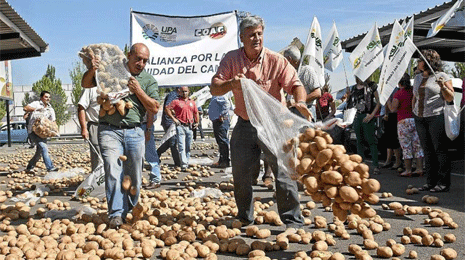 Protesta de agricultores en Valladolid. | EM