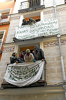 Okupación en la calle Tres Peces de Madrid. | Efe