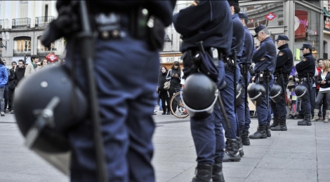 Agentes de Polica dispuestos en la Puerta del Sol.| Gonzalo Arroyo