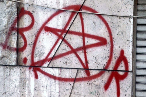 El smbolo de las Brigadas Rojas pintado en una pared.