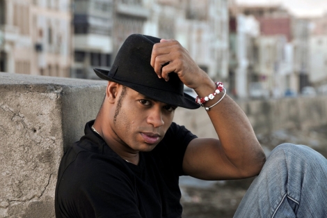 Roberto Fonseca, en una imagen promocional tomada en La Habana. | ELMUNDO.es
