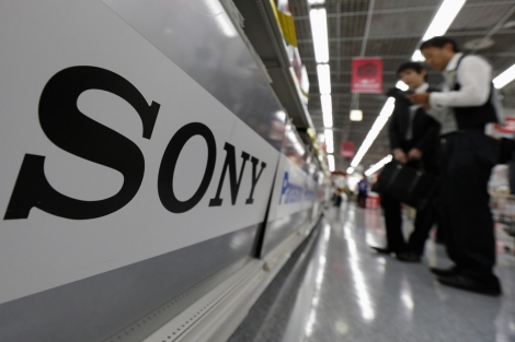 Una tienda en Tokio con un logo de Sony. | Reuters
