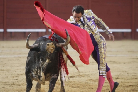 Manuel Jess 'El Cid' durante su faena en la Feria de Jerez. | Efe