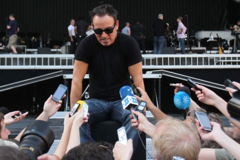 Springsteen habla con la prensa en el Estadio Olmpico de la Cartuja. | Carlos Mrquez