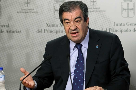 lvarez Cascos, presidente en funciones asturiano, compareciendo ante la prensa | Efe