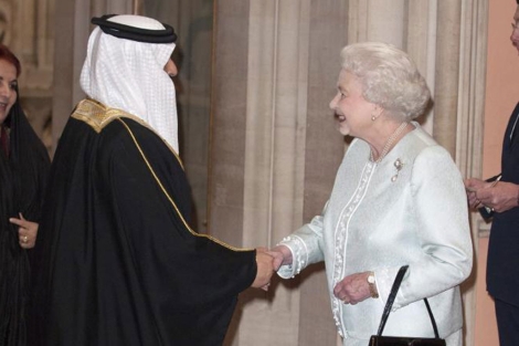 La reina Isabel II de Inglaterra recibe al rey de Bahrein, Hamad bin Isa al Jalifa. | Efe