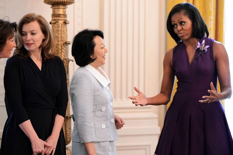 Michelle Obama, con la las primeras damas de Francia y Japn. | Afp