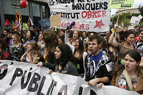 Jvenes protestando en Barcelona. | Jordi Soteras