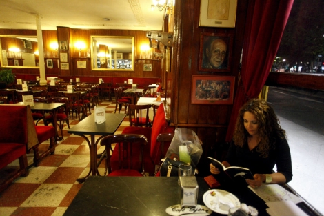 Interior del Caf de Gijn. | Antonio Heredia