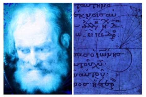 El filósofo junto a uno de los documentos expuestos. | Roemer und Pelazieus