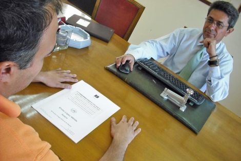 Firma de un prstamo hipotecario ante notario. | J. S. C.