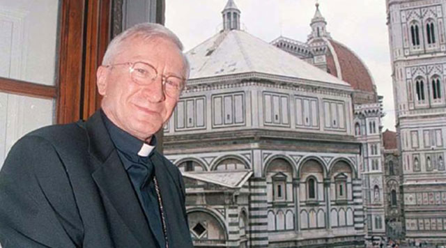 El Cardenal Ennio Antonelli, presidente del Consejo Pontificio para la Familia, en una imagen de archivo. |