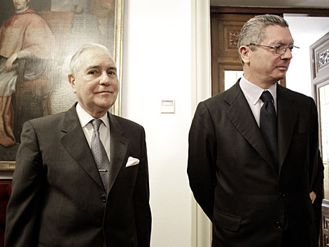 El presidente del CGPJ, Carlos Dvar, junto a Gallardn en un acto en febrero. | Alberto Di Lolli