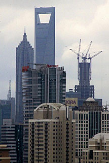 Imagen de las obras del nuevo rascacielo de Shangai. | Efe
