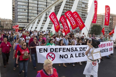 Miles de personas han recorrido el centro de Valencia. | Foto: Benito Pajares