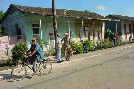 Vista de un barrio cubano cerca de la fbrica 'Patria' en Morn. | ngel Toms Gonzlez