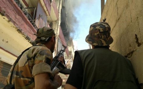 Militares armados en uno de los barrios del norte de Lbano.| Afp