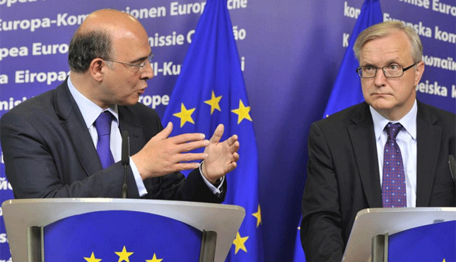 El ministro francés de Economía, Pierre Moscovici, junto al comisario europeo Olli Rehn. | Afp