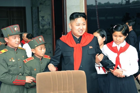 Kim Jong-un, en un acto propagandstico con nios. | Efe