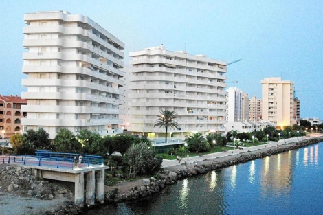 Edificios de viviendas en La Manga del Mar Menor (Murcia). | Javier Adn