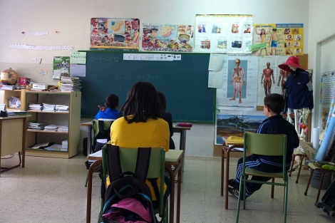 Alumnos de un centro rural en Ourense, que se ver afectado por los recortes. | Marcos Sueiro