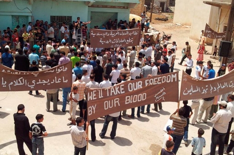 Manifestantes contra el rgimen sirio en Houla, cerca de Homs.| Reuters