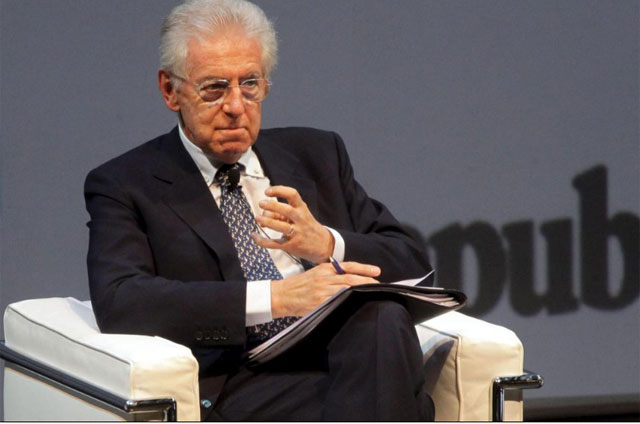 El primer ministro italiano, Mario Monti, durante un encuentro informativo. | Efe