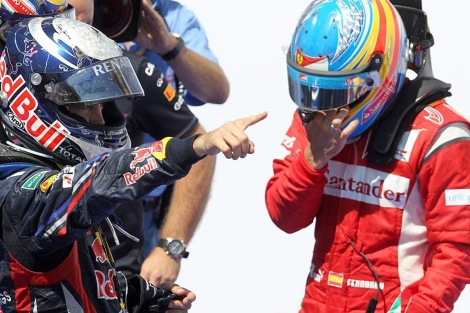 Fernando Alonso se quita el casco en la pasada edicin del Gran Premio de Europa | V. Bosch.