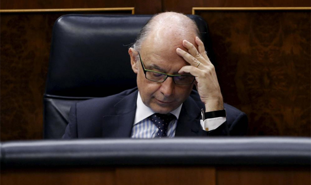 El ministro de Hacienda, Cristbal Montoro, en el Congreso de los Diputados. | Efe