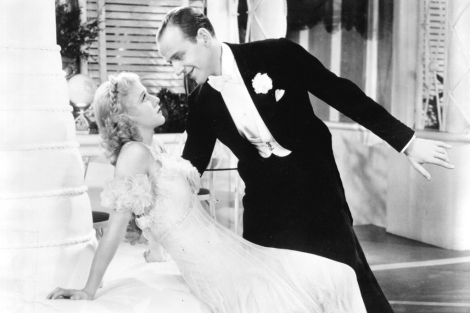 Fred Astaire junto a su compaera Ginger Rogers en 'La alegre divorciada'.
