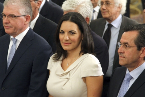 Olga Kefalogianni, junto al resto de miembros del Gobierno griego. | Efe