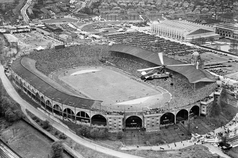 El estadio de Wembley, durante la final de la F A Cup en 1935. |  English Heritage