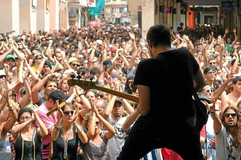 Una de las actuaciones en las calles de Aranda de Duero en agosto de 2011. | Jacobo R.
